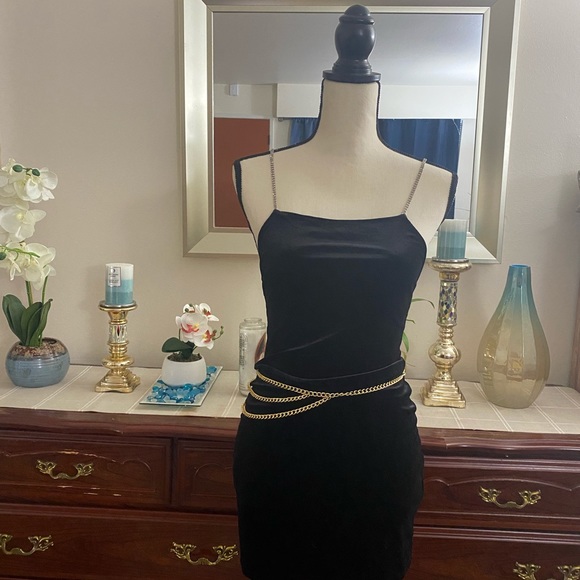☀️👗NWOT H&M sexy velvet dress straps in rhinestone chain crossed at back☀️ - Picture 8 of 11